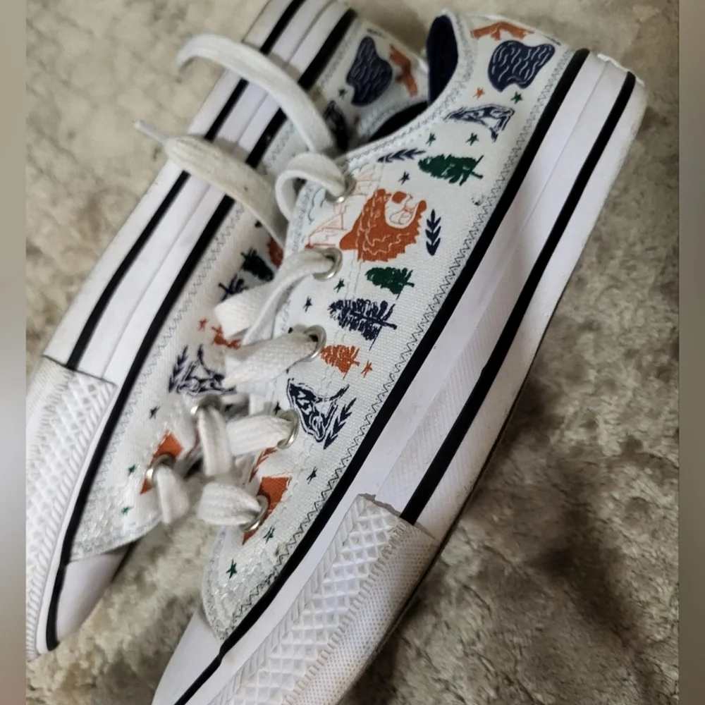 Converse Kids White and Orange Graphic/Camp Sneakers Size 2.5‎